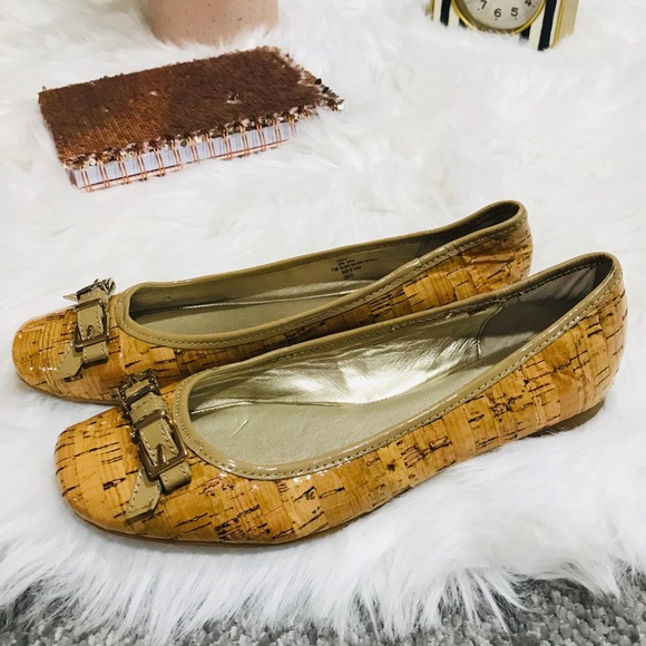 Cork Flats with Bow Buckle - Picture 5 of 5